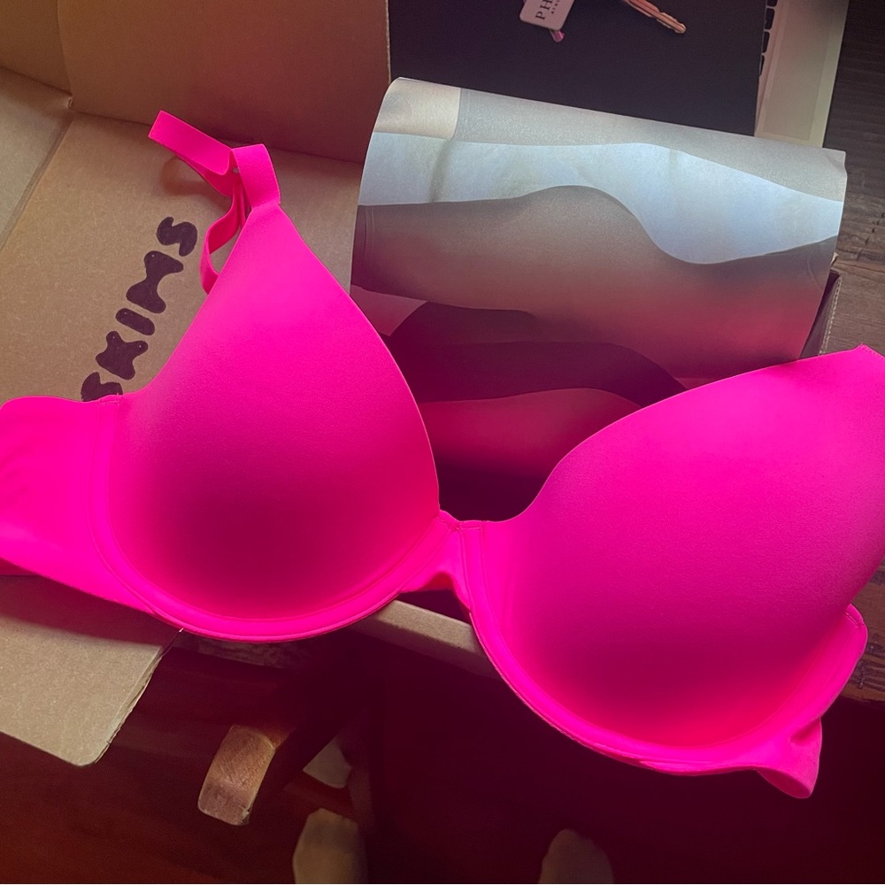 SKIMS Fits Everybody Plunge Bra Pink
